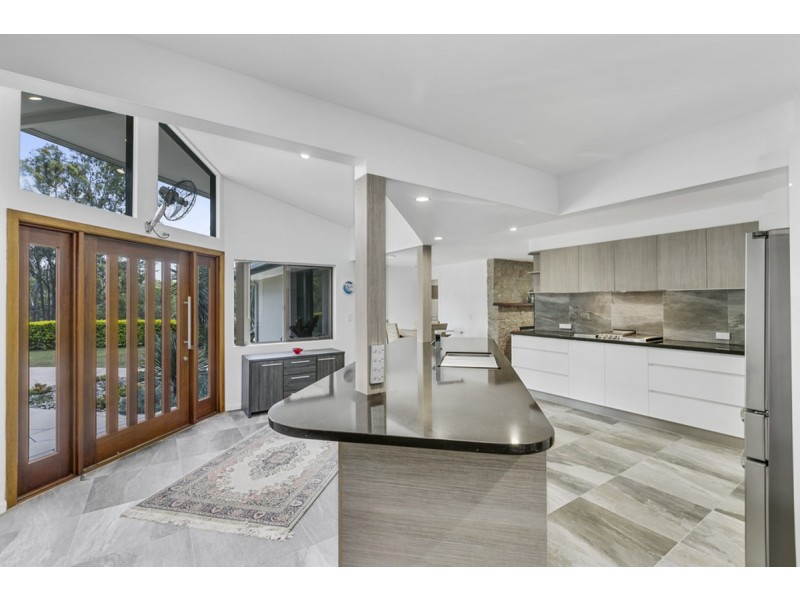 6 Walker Drive, Worongary QLD 4213