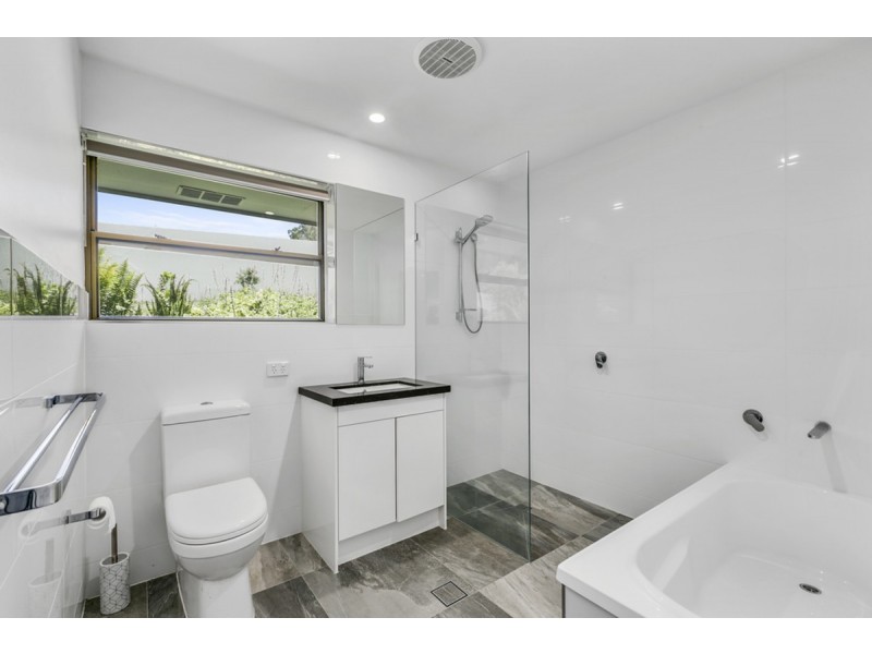 6 Walker Drive, Worongary QLD 4213