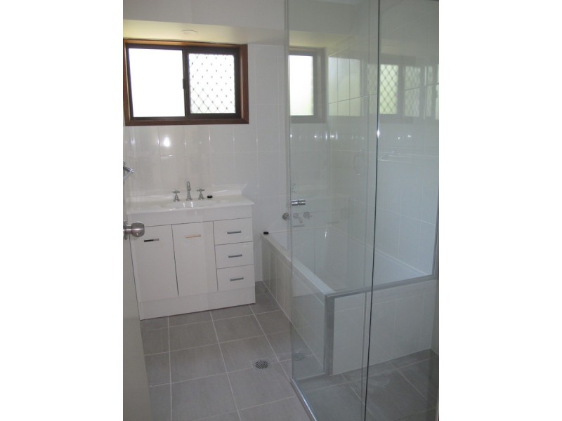 19 Cambridge Street, Carrara QLD 4211