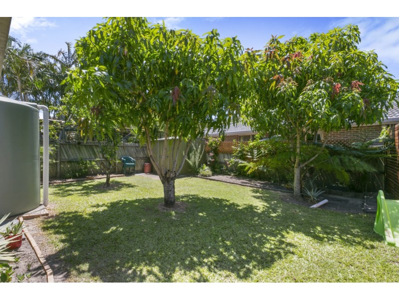 2/3 Jessica Court, Arundel QLD 4214