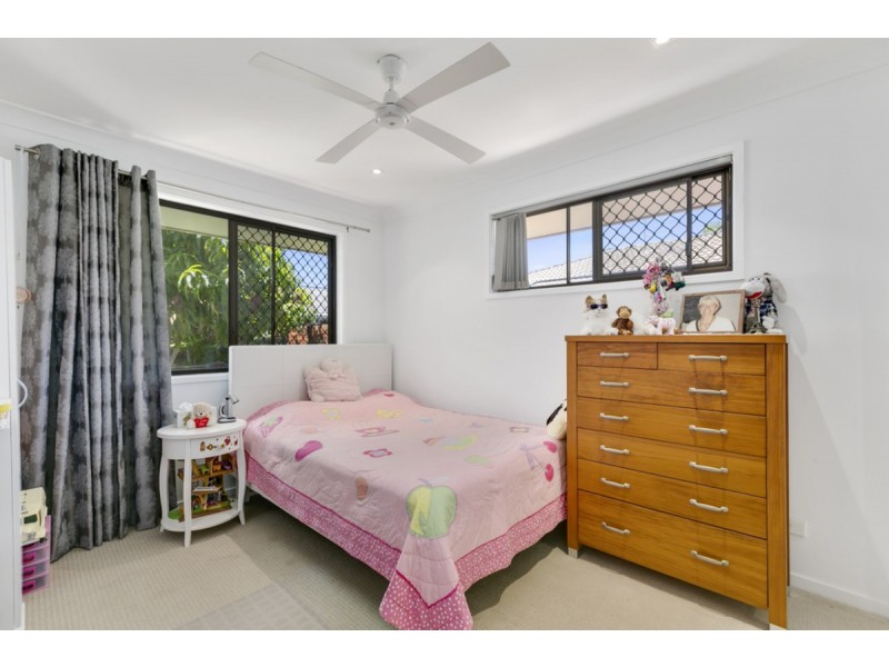 2/3 Jessica Court, Arundel QLD 4214