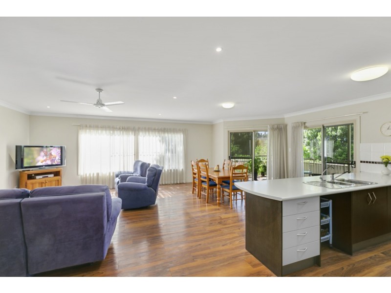 4 Chance Close, Highland Park QLD 4211