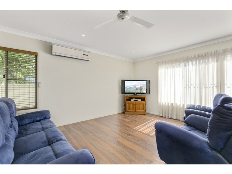 4 Chance Close, Highland Park QLD 4211
