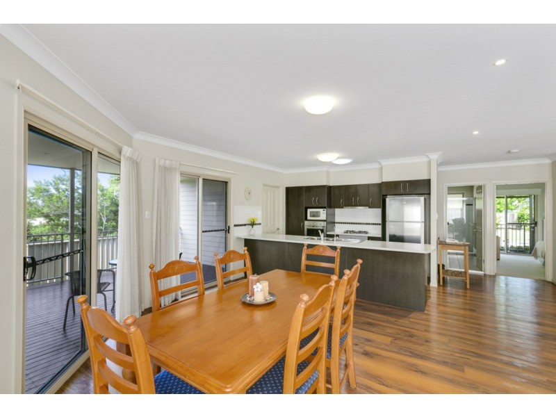 4 Chance Close, Highland Park QLD 4211