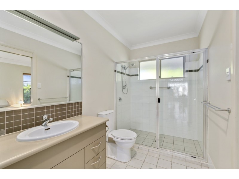 4 Chance Close, Highland Park QLD 4211