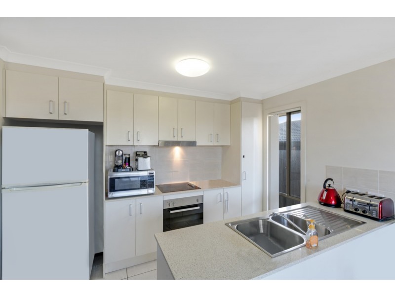 6 McVeigh Street, Pimpama QLD 4209