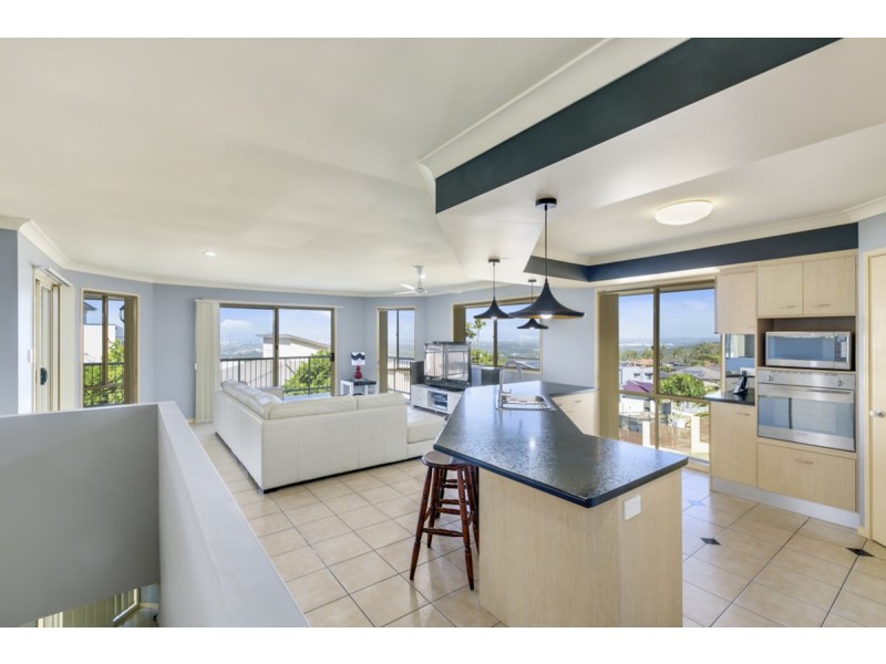 12 Chevron Rise, Highland Park QLD 4211