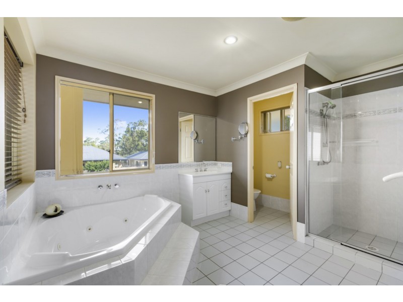 12 Chevron Rise, Highland Park QLD 4211