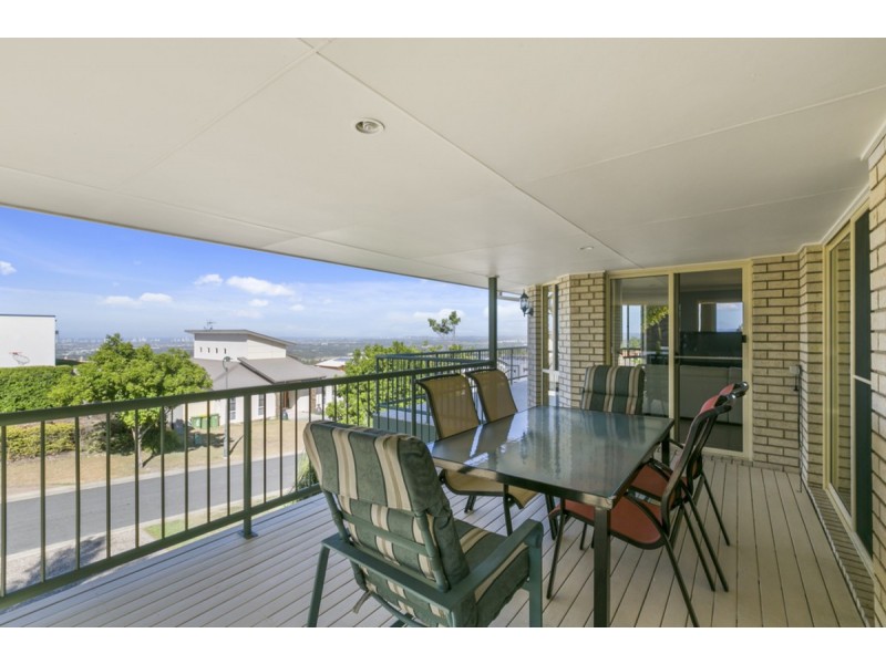 12 Chevron Rise, Highland Park QLD 4211