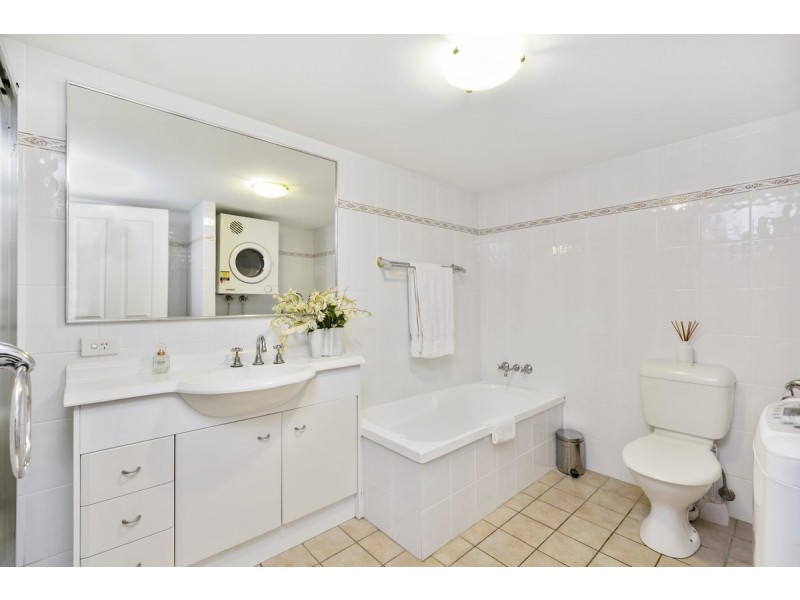 88/88-89 Limetree Parade, Runaway Bay QLD 4216