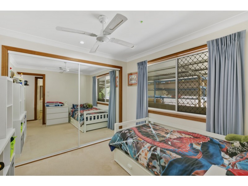 50 Winderadeen Drive, Highland Park QLD 4211