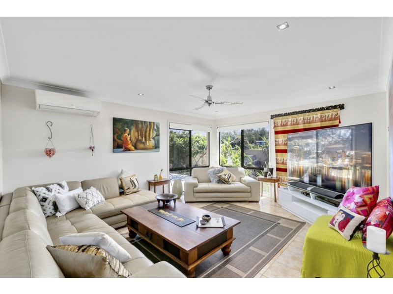 3 Tawanga Close, Pacific Pines QLD 4211