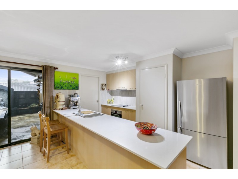 3 Tawanga Close, Pacific Pines QLD 4211