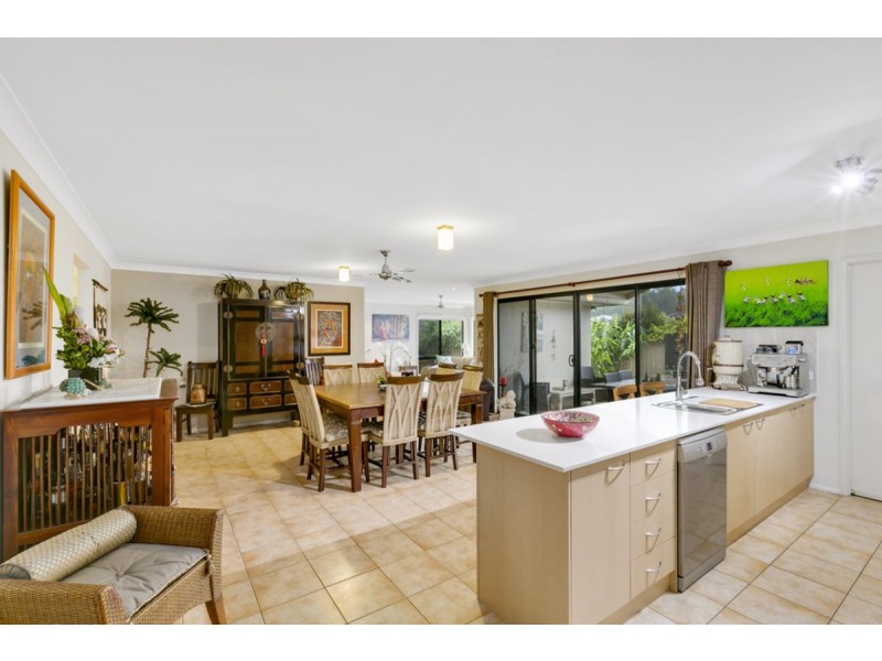 3 Tawanga Close, Pacific Pines QLD 4211