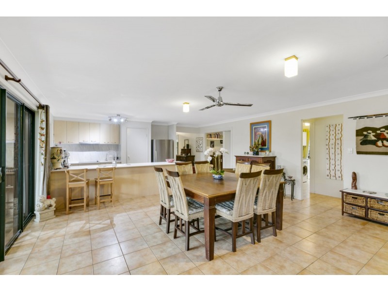 3 Tawanga Close, Pacific Pines QLD 4211