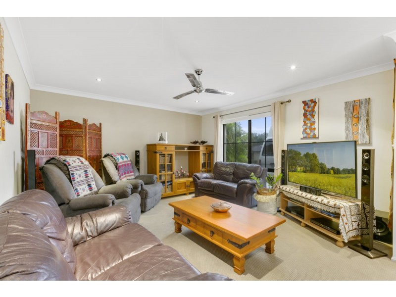 3 Tawanga Close, Pacific Pines QLD 4211