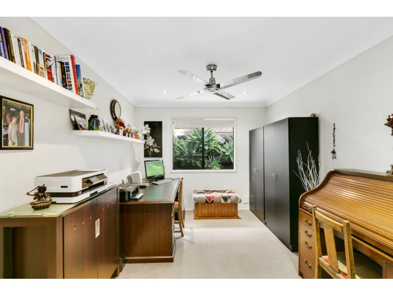 3 Tawanga Close, Pacific Pines QLD 4211