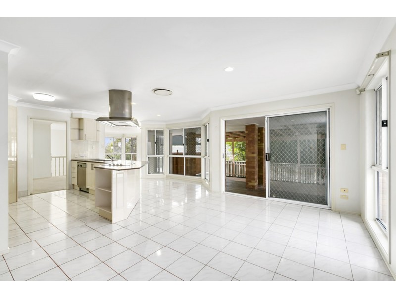 18 Armstrong Way, Highland Park QLD 4211