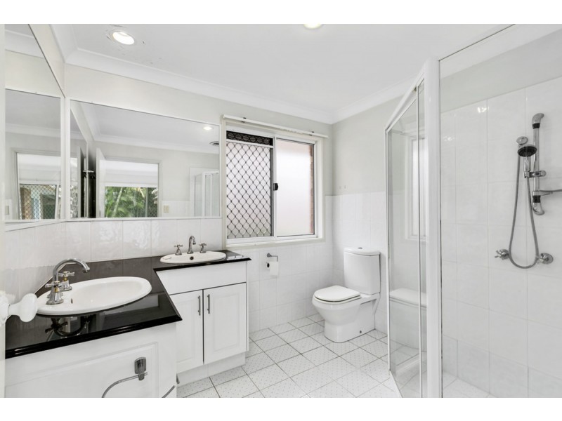 18 Armstrong Way, Highland Park QLD 4211