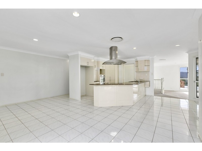18 Armstrong Way, Highland Park QLD 4211