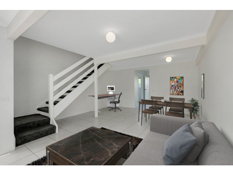 30/125 Pappas Way, Carrara QLD 4211