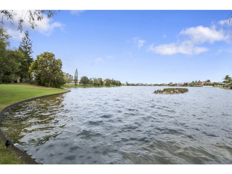 8/160 Barrier Reef Drive, Mermaid Waters QLD 4218