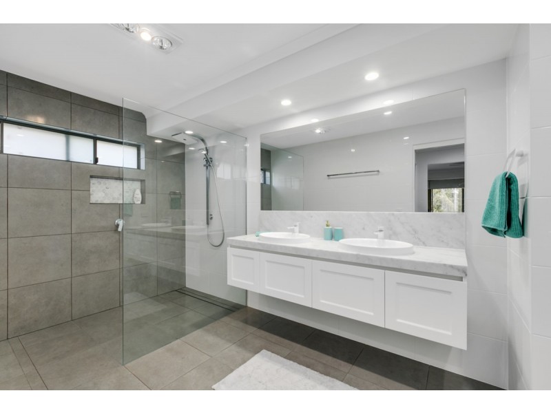 6 Cuthero Court, Highland Park QLD 4211