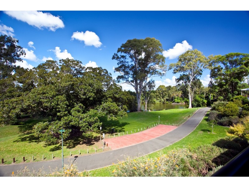 13 Rhiannon Drive, Ashmore QLD 4214