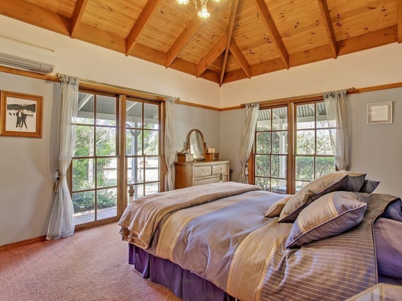 11 Oak Street, Nerang QLD 4211