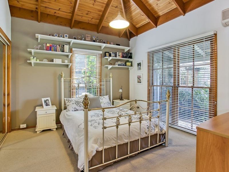 11 Oak Street, Nerang QLD 4211