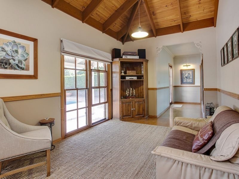 11 Oak Street, Nerang QLD 4211