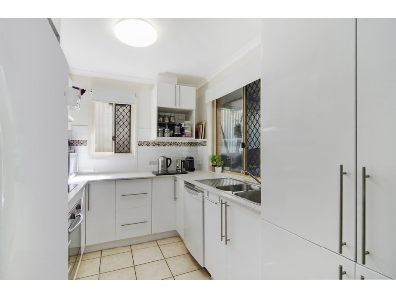 1/239 Government Road, Labrador QLD 4215