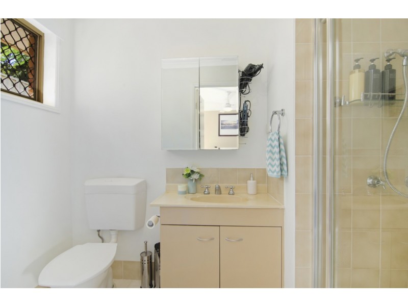 1/239 Government Road, Labrador QLD 4215