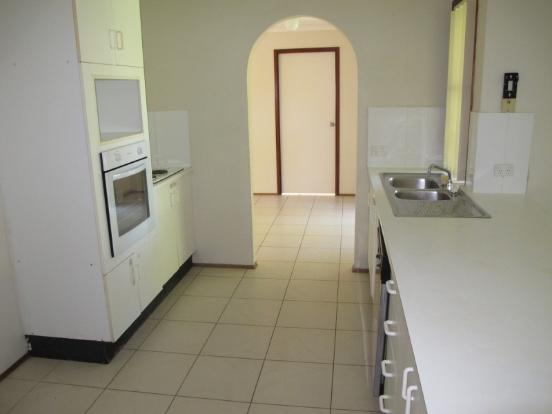 4 Leesa Court, Highland Park QLD 4211