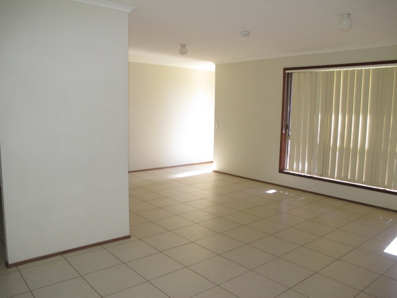 4 Leesa Court, Highland Park QLD 4211