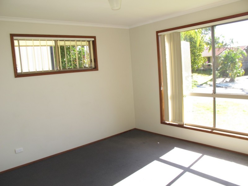 4 Leesa Court, Highland Park QLD 4211