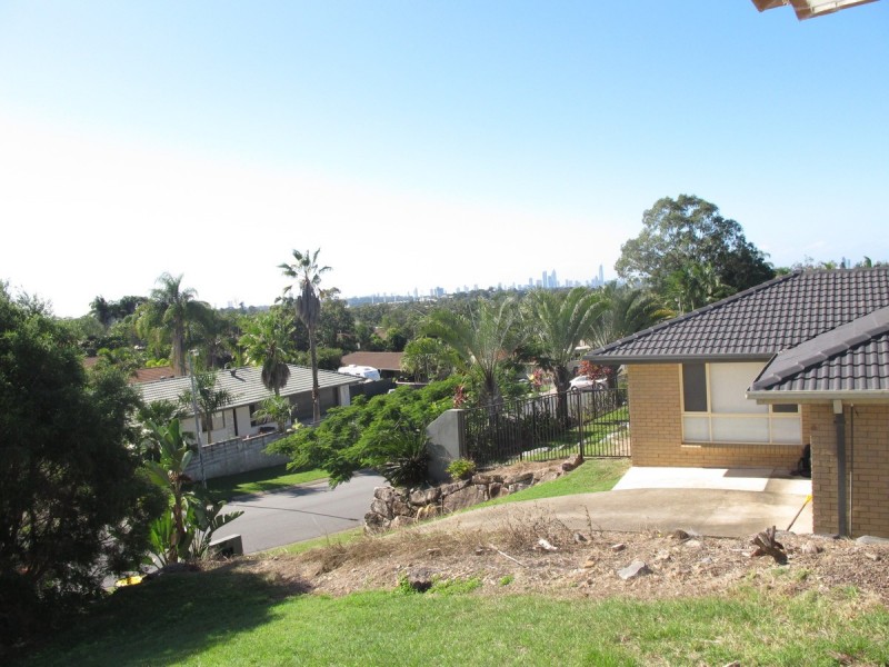 4 Leesa Court, Highland Park QLD 4211