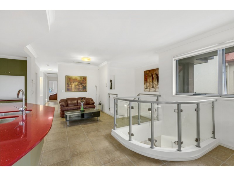 3304 Central Place, Carrara QLD 4211