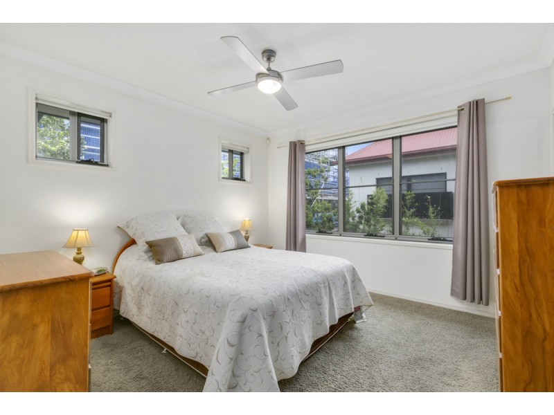 3304 Central Place, Carrara QLD 4211