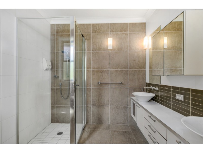 3304 Central Place, Carrara QLD 4211