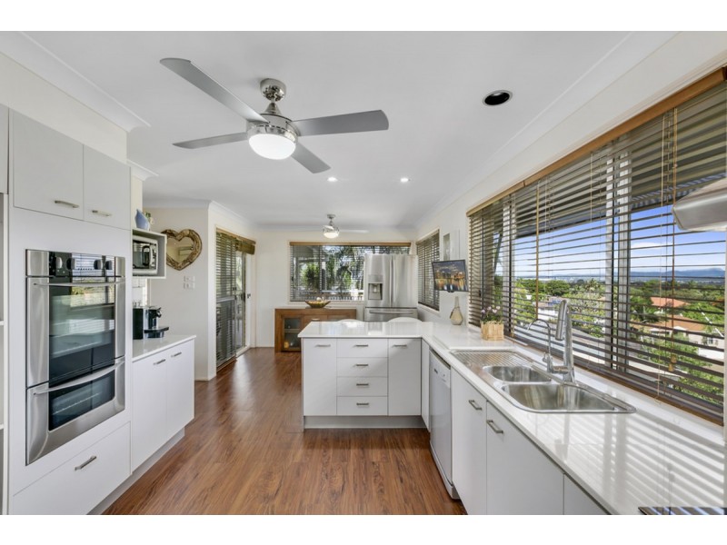 3 Wideview Court, Carrara QLD 4211