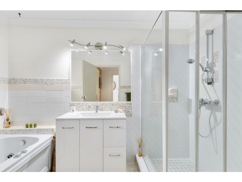 3 Wideview Court, Carrara QLD 4211