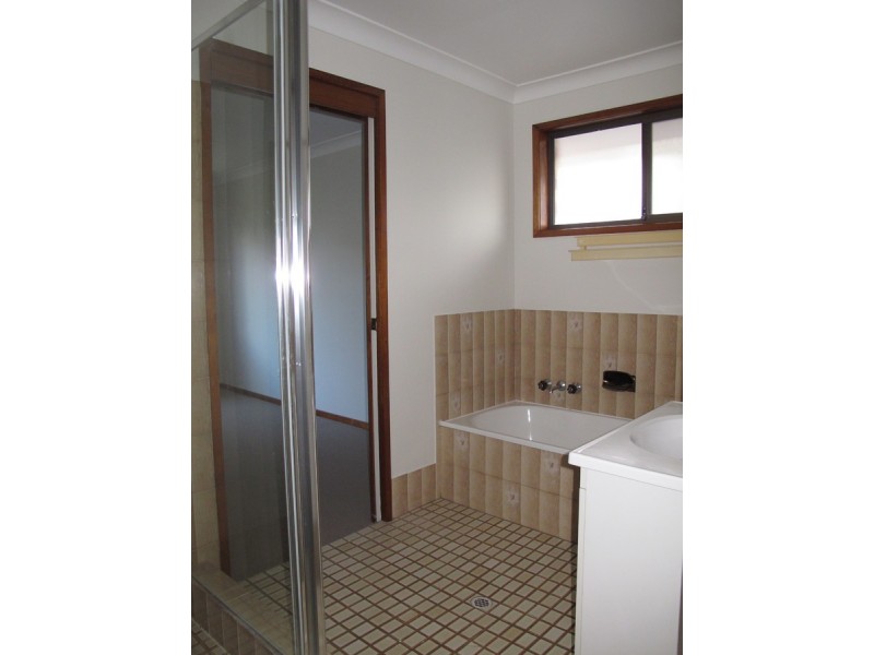 24 Explorers Way, Highland Park QLD 4211