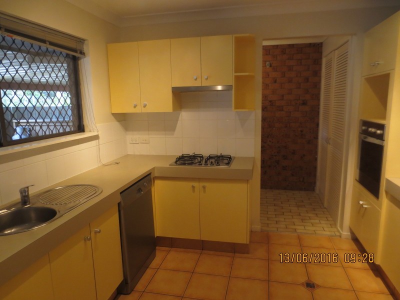 37 Plateau Crescent, Carrara QLD 4211