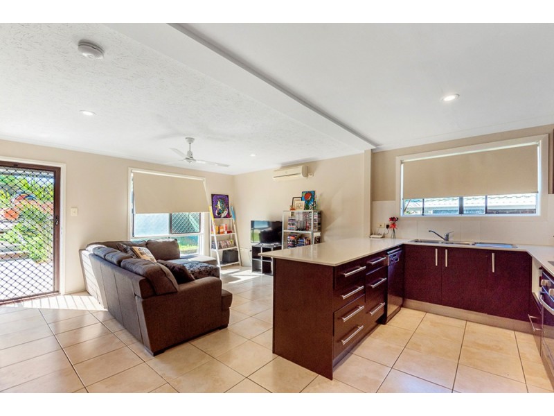 1/8 Onyx Court, Carrara QLD 4211