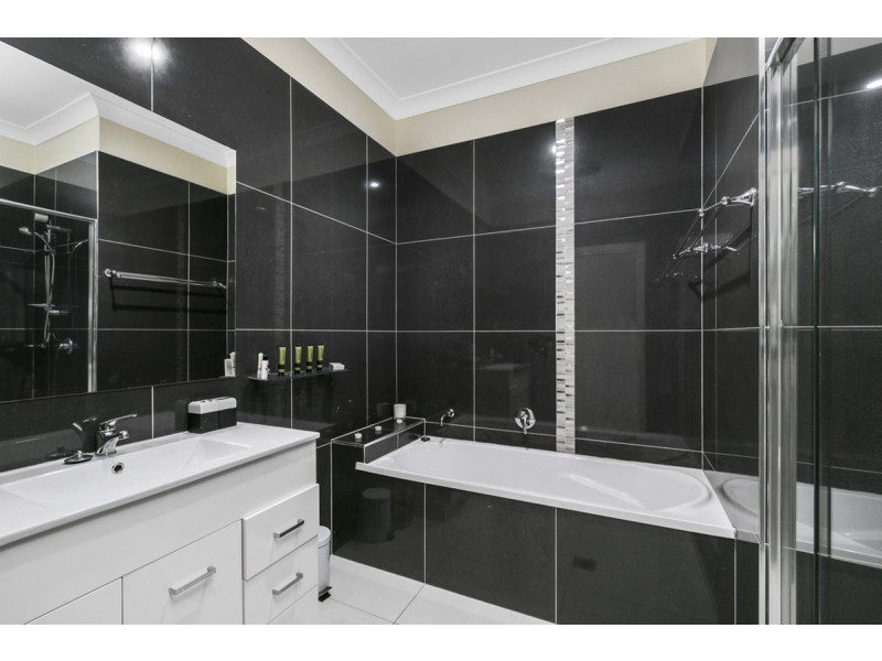 1 Sunbird Court, Gilston QLD 4211