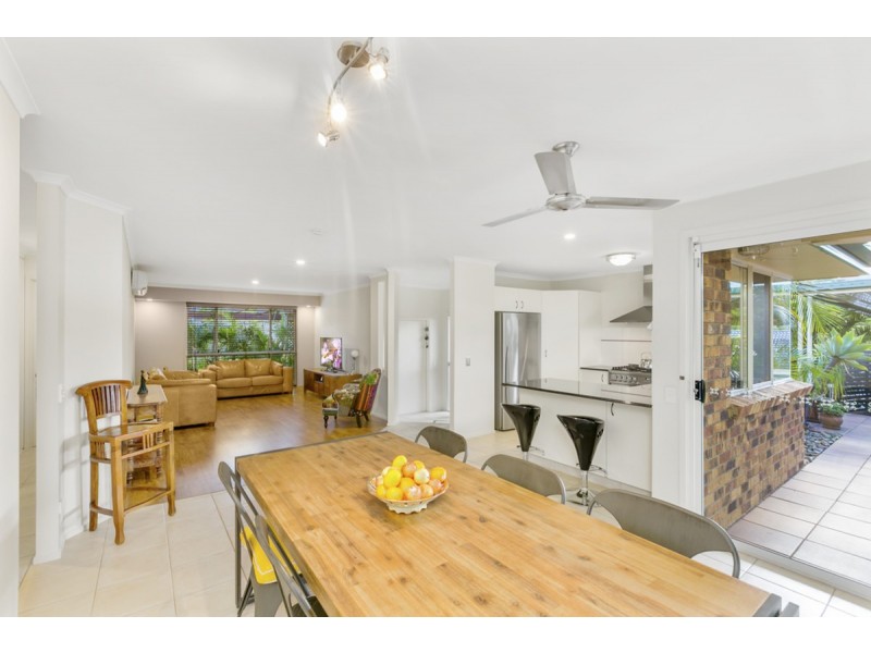 8 Forfar Court, Highland Park QLD 4211