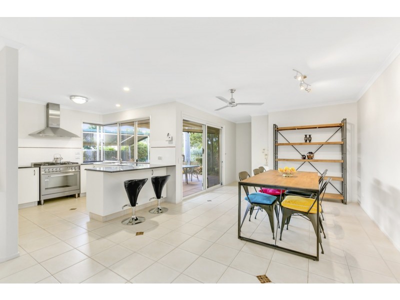 8 Forfar Court, Highland Park QLD 4211