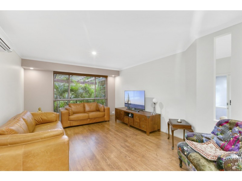 8 Forfar Court, Highland Park QLD 4211