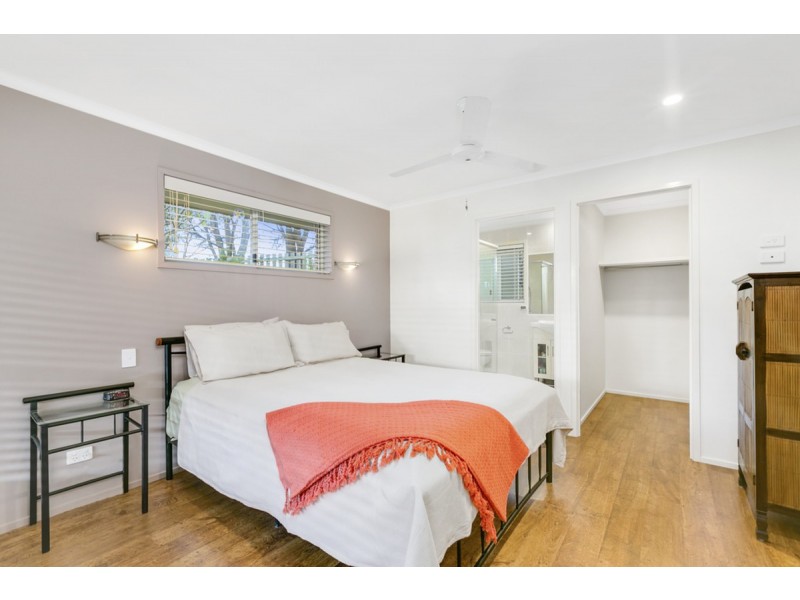 8 Forfar Court, Highland Park QLD 4211